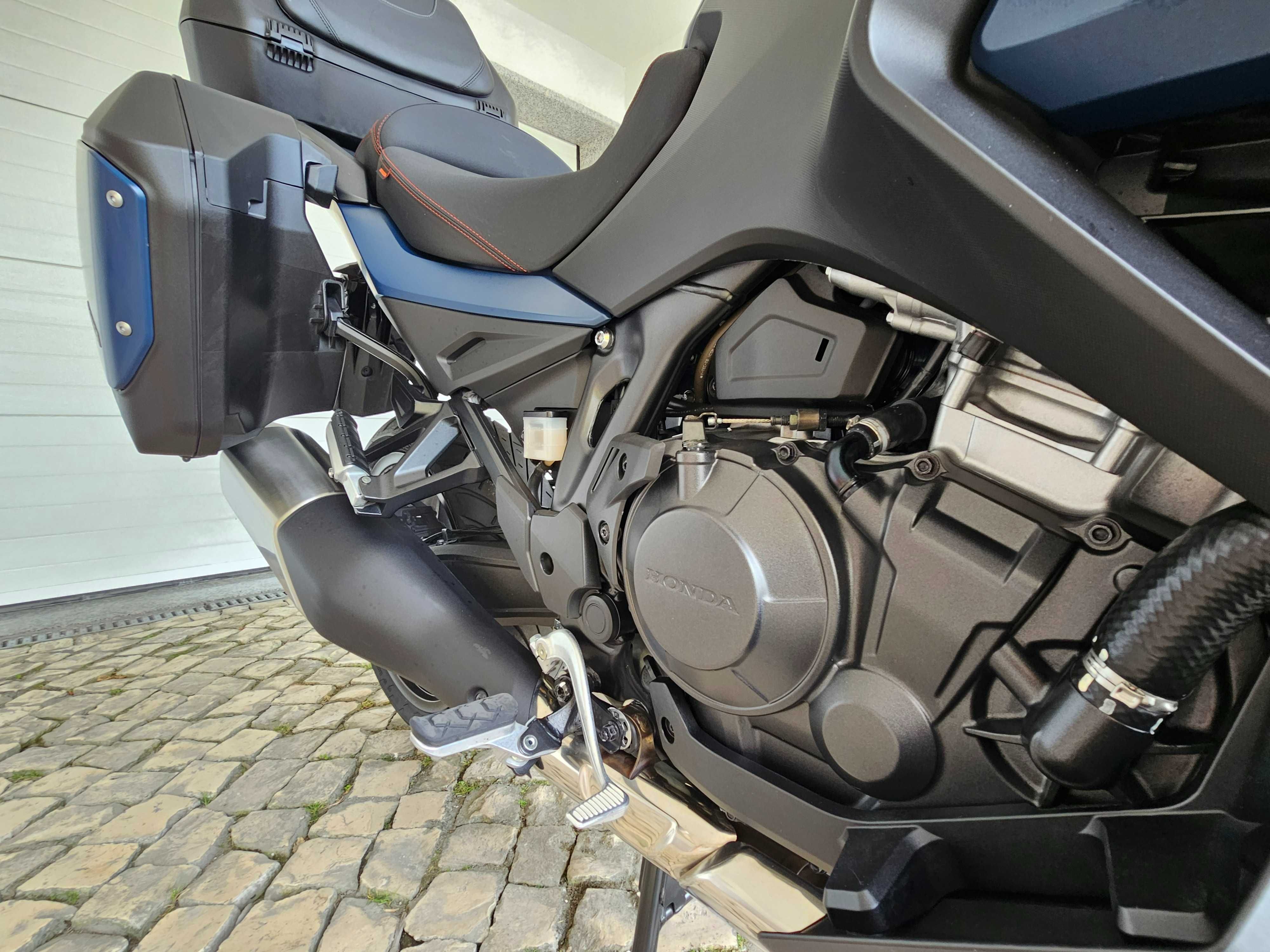 Honda NT 1100 com 11.411 kms de 2024 com garantia até Outubro de 2027