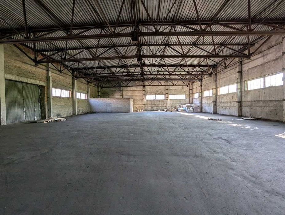 Здамо в оренду майданчик та склади зрампою та напольні  на Обухова 66А