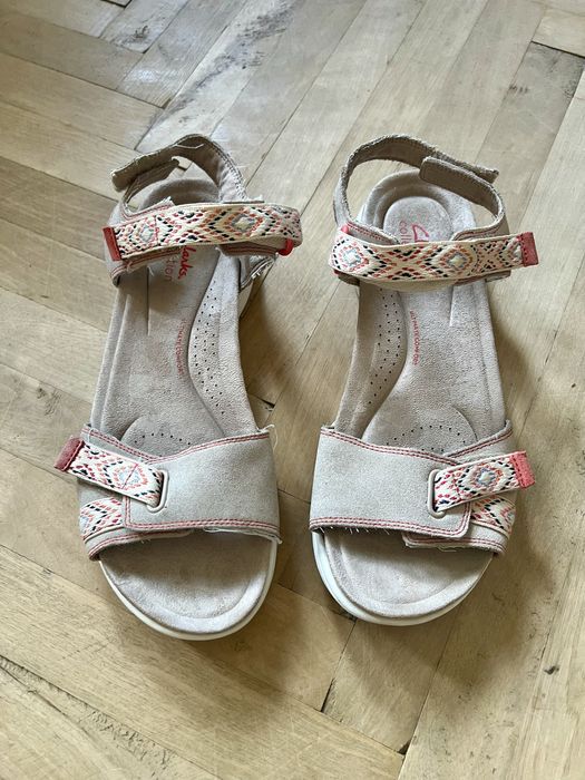 Clarks фірмові сандалі