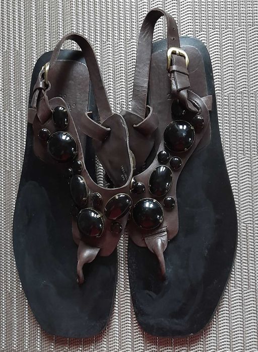 Sandałki damskie 39, skóra, ZARA (brązowe z czarnymi kamieniami)