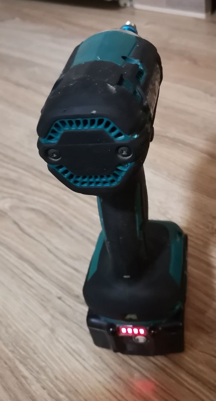 Zakrętarka udarowa makita dtd152 plus aku