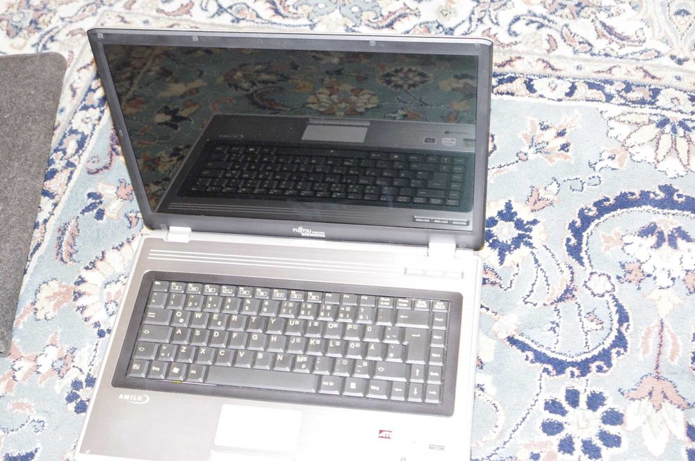 Laptop Siemens Amilo 1848+u