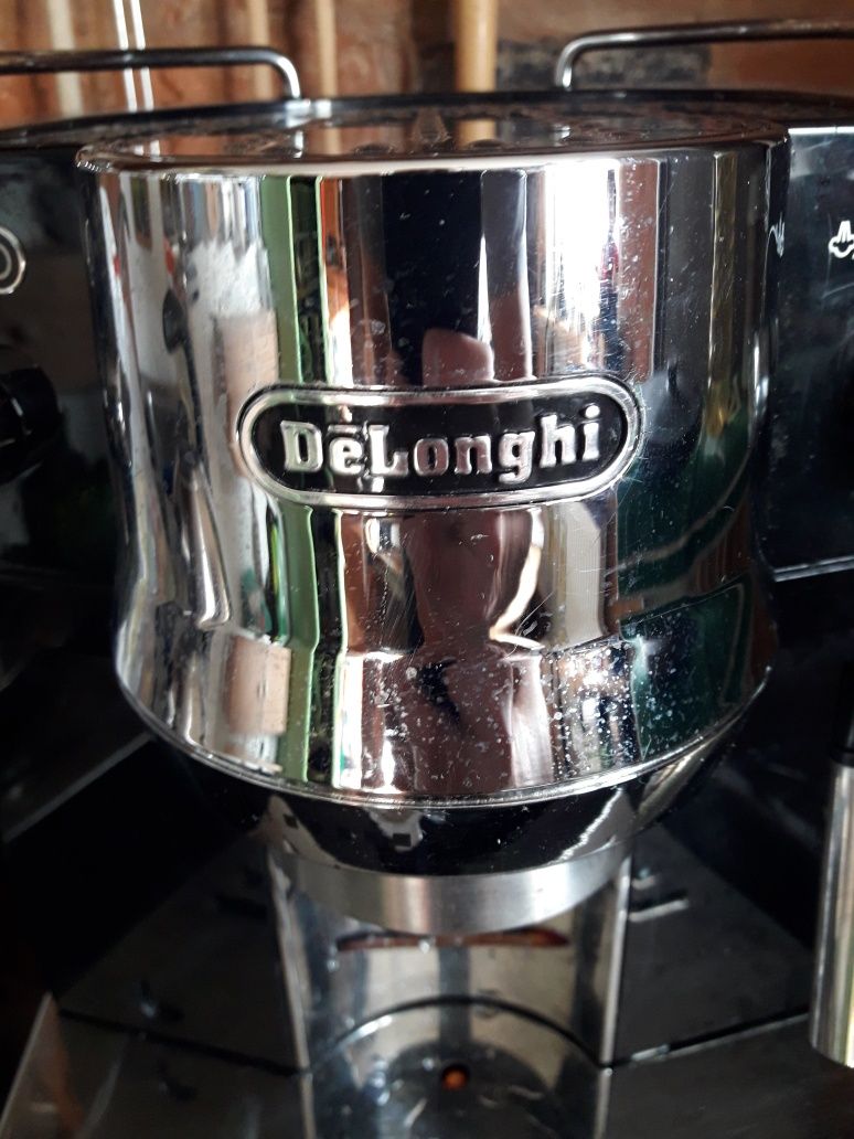 Ekspres kolbowy DeLonghi