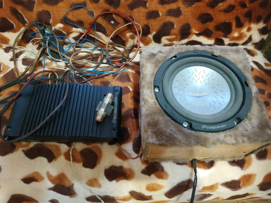 Усилитель підсилювач сабвуфер на автомобіль