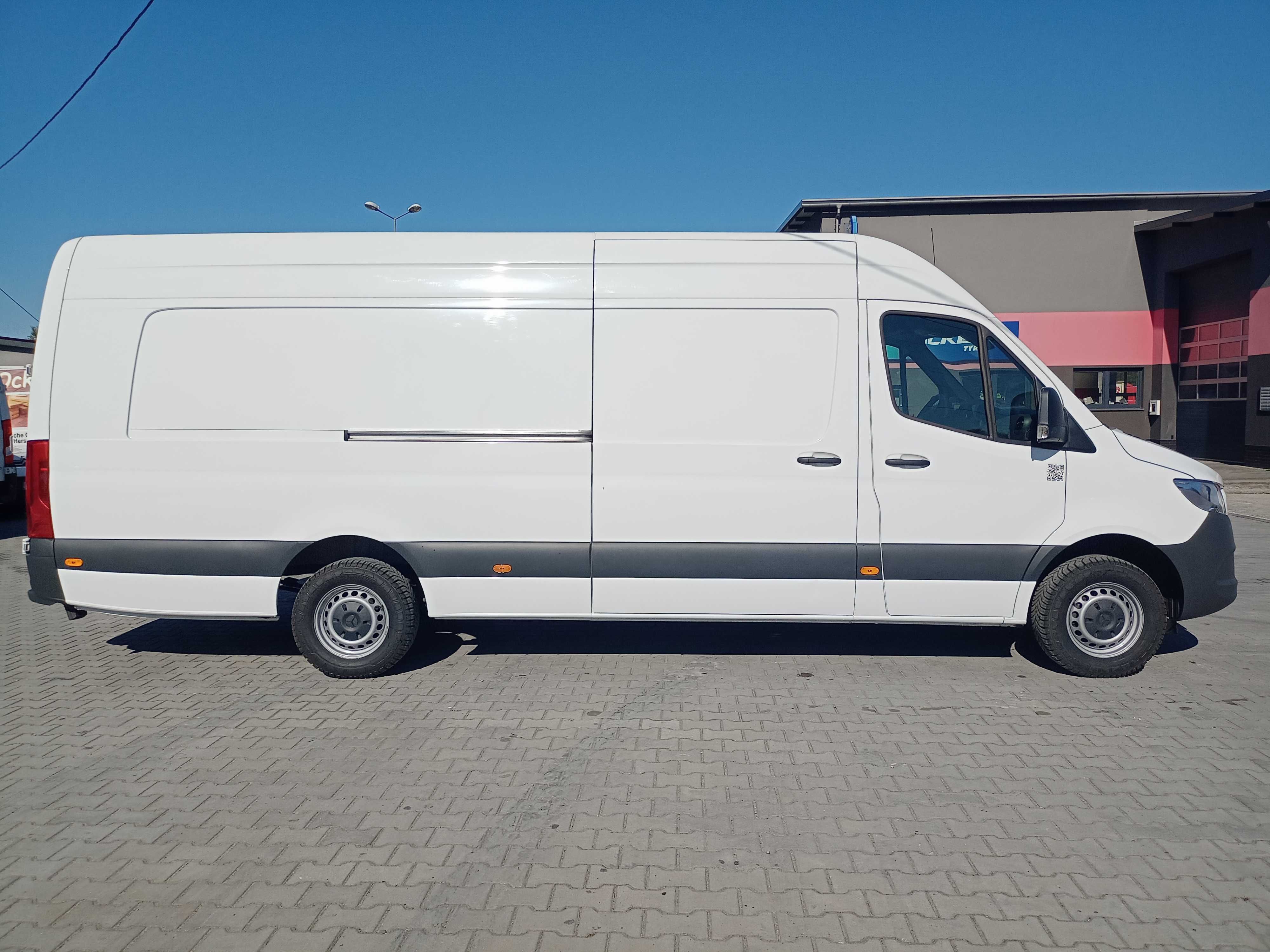 Wynajem busa Mercedes Sprinter 2021r./ 2.2 diesel/150km/ max długi