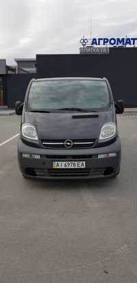 Автомобіль Opel Vivaro 2.5