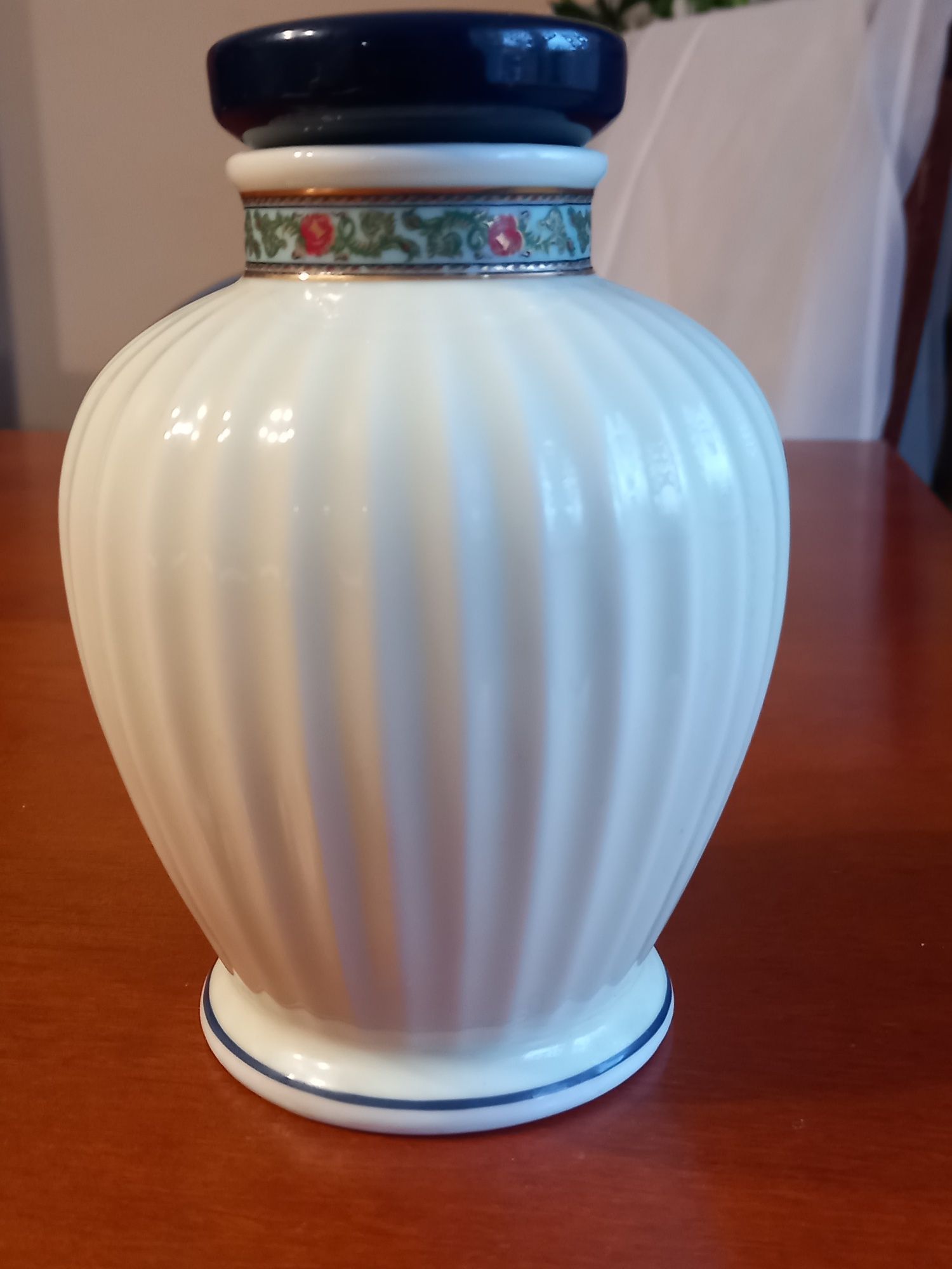 Puchar, pojemnik porcelanowy