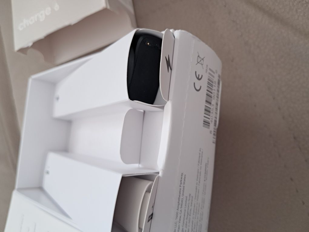 Fitbit Charge 6 Bege