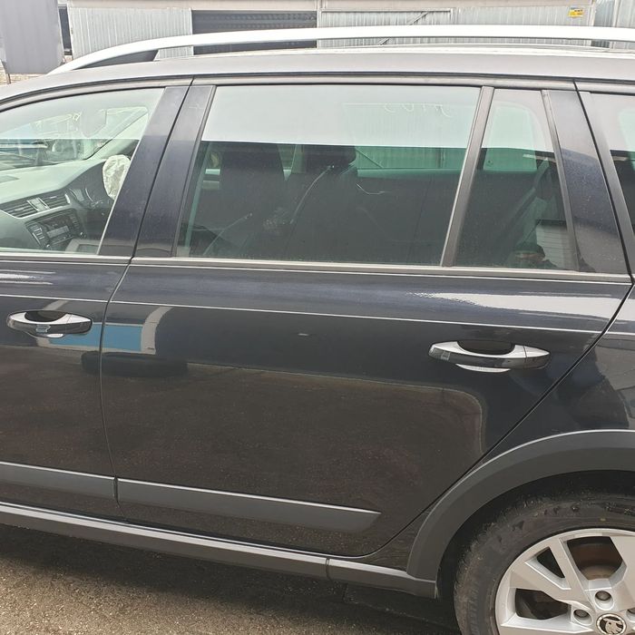 SKODA OCTAVIA III KOMBI SCOUT DRZWI LEWY PRAWY TYL KOMPLETNE LF9R