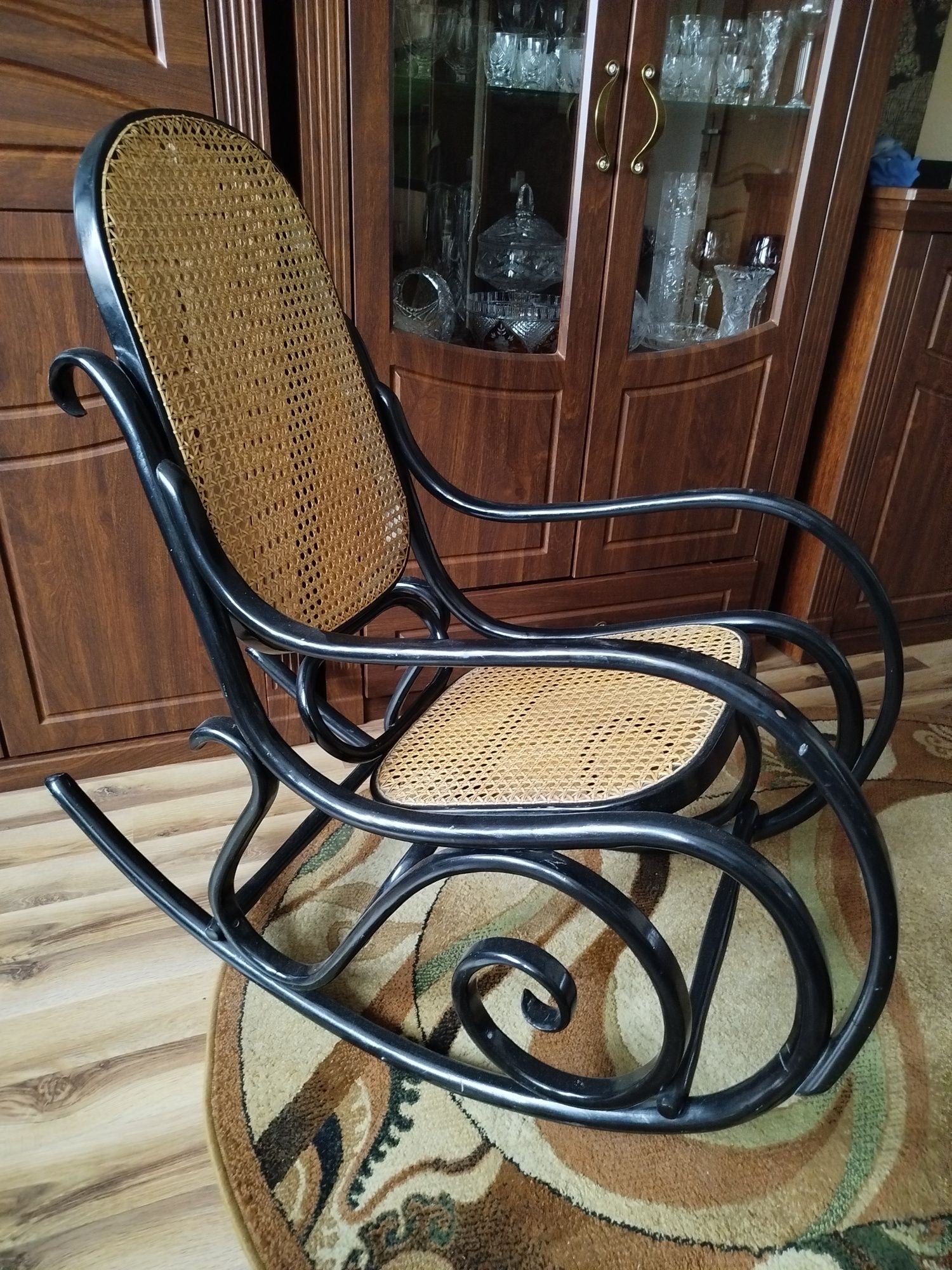 Fotel bujany drewniany