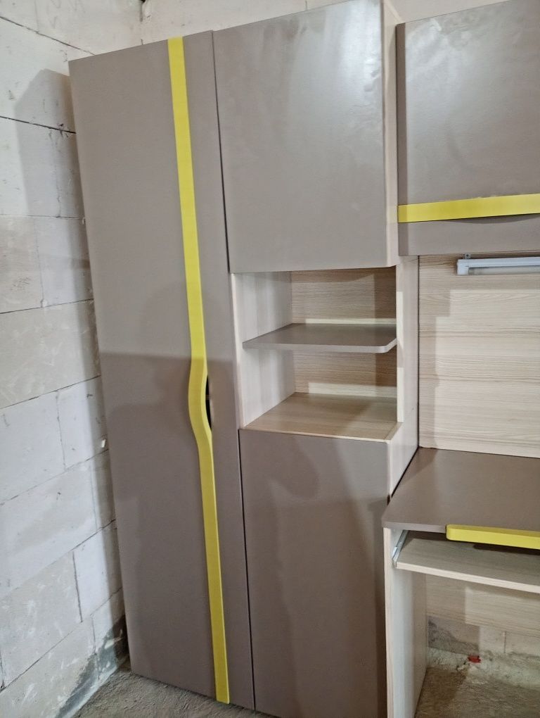 Meble do pokoju komplet i szafa