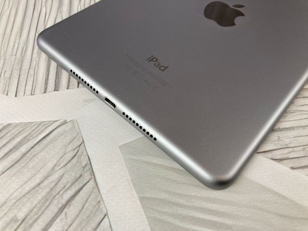 Планшет Apple iPad Mini 4th 128GB Wi-Fi Space Gray