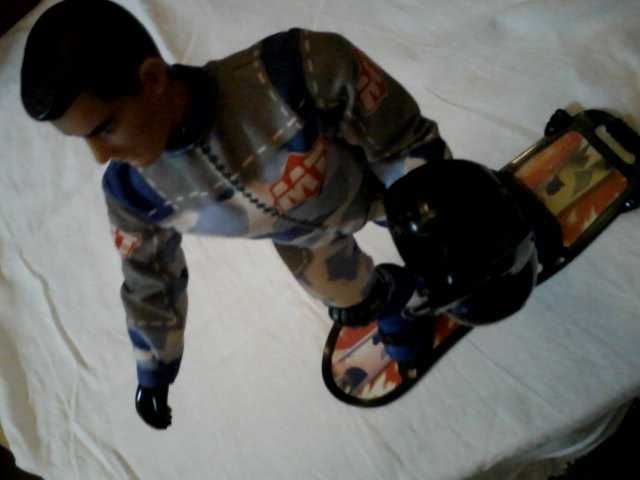 Boneco Max Steel com mota