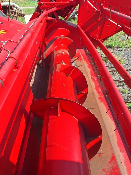 Комбайн Massey Ferguson 16