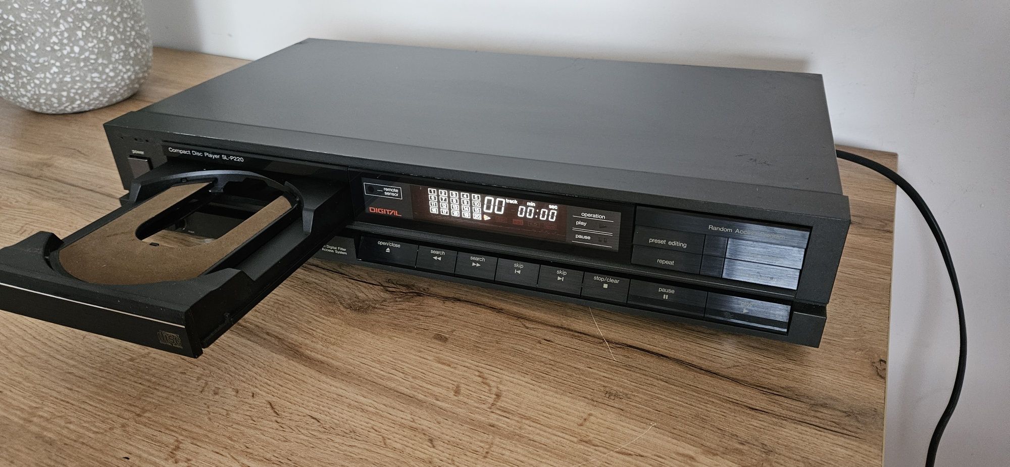 Odtwarzacz CD technics SL p220