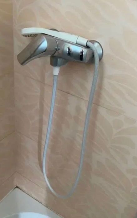 Bateria prysznicowa z natryskiem