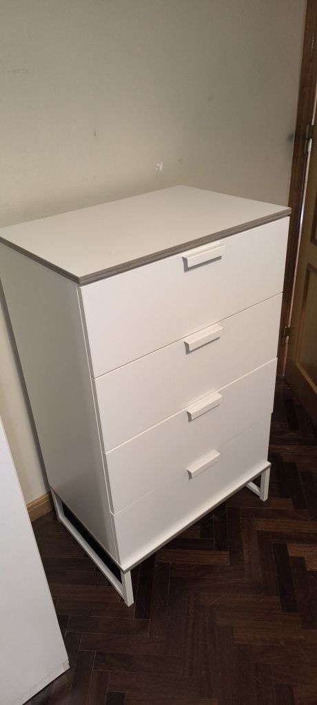 Cómoda Trysil Ikea