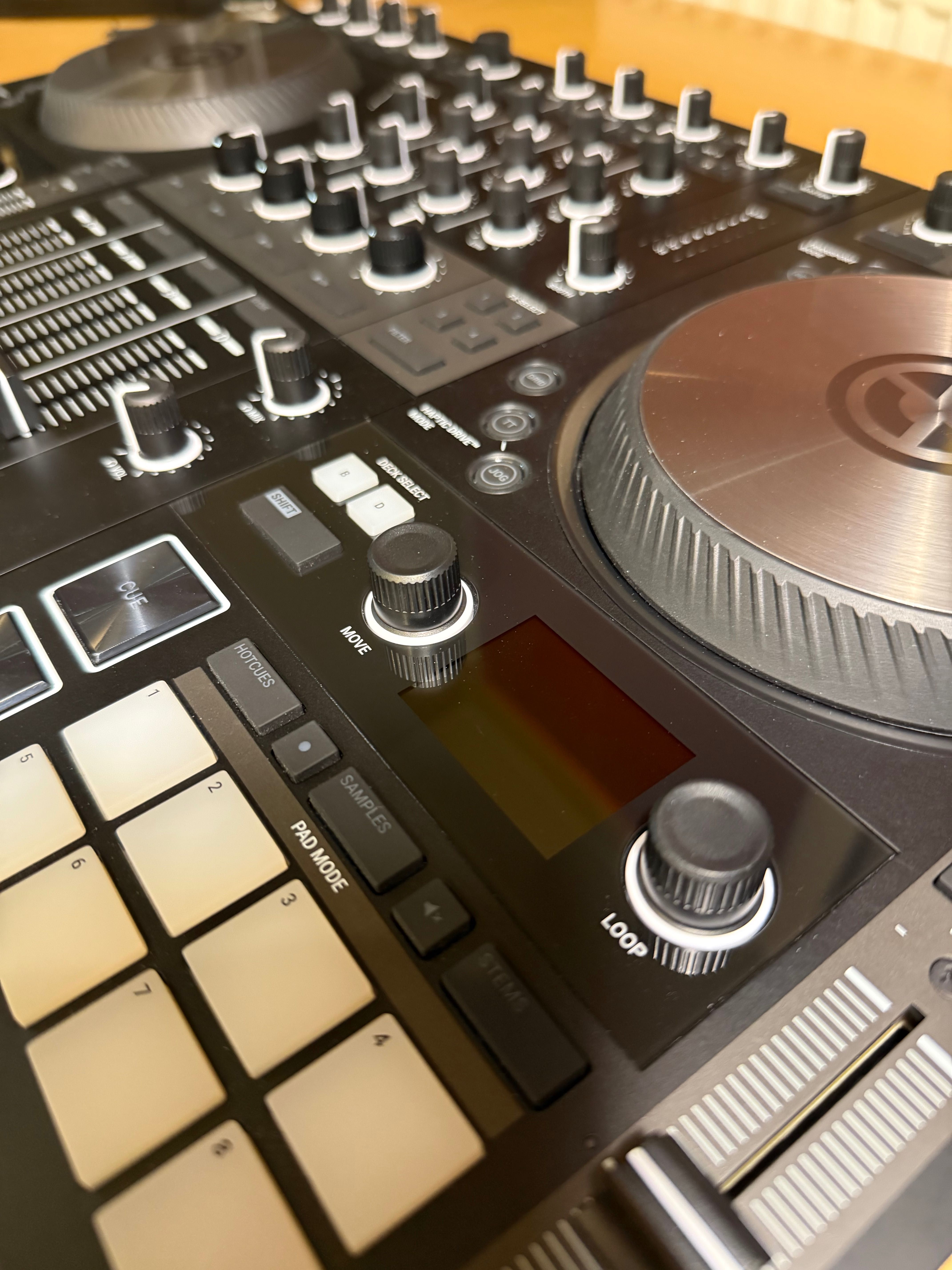 Native Instruments Traktor S4 MK3 + Decksaver + UDG Hardcase
