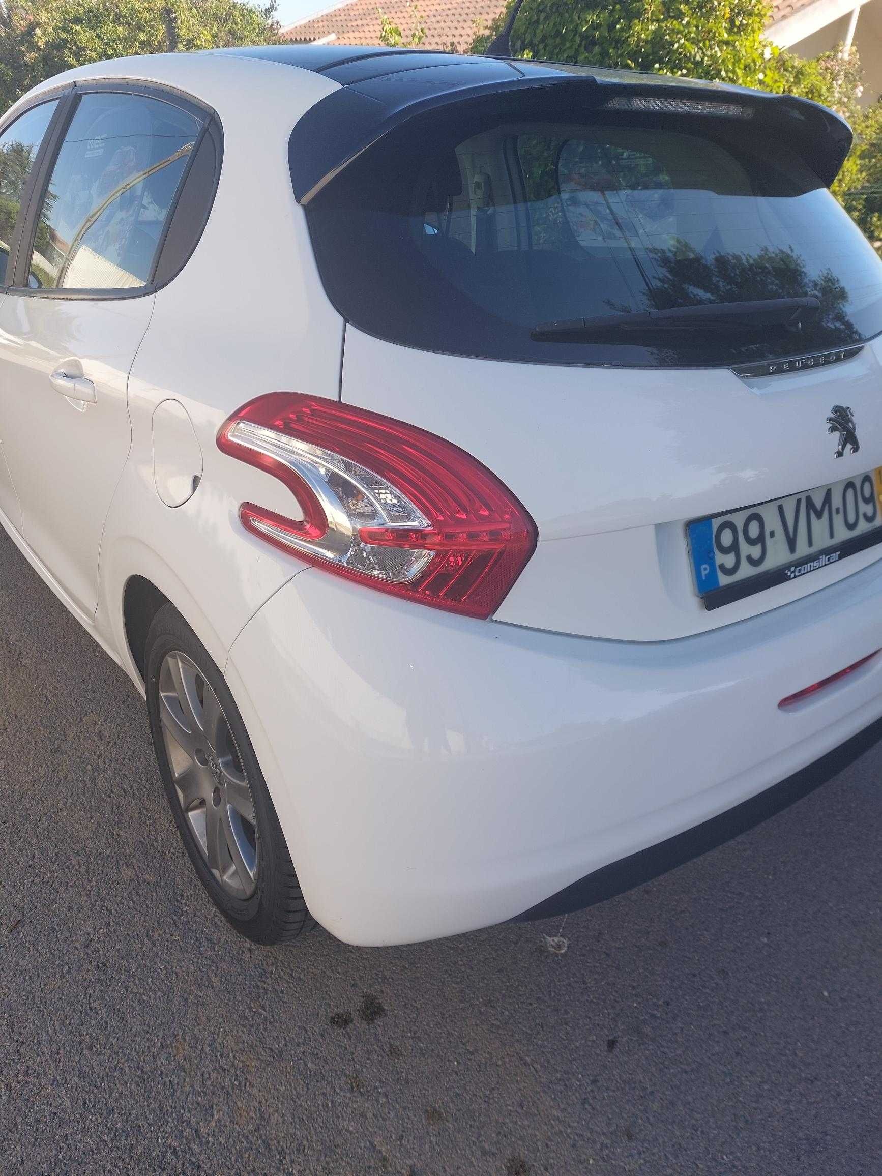 Peugeot 208 look desportivo