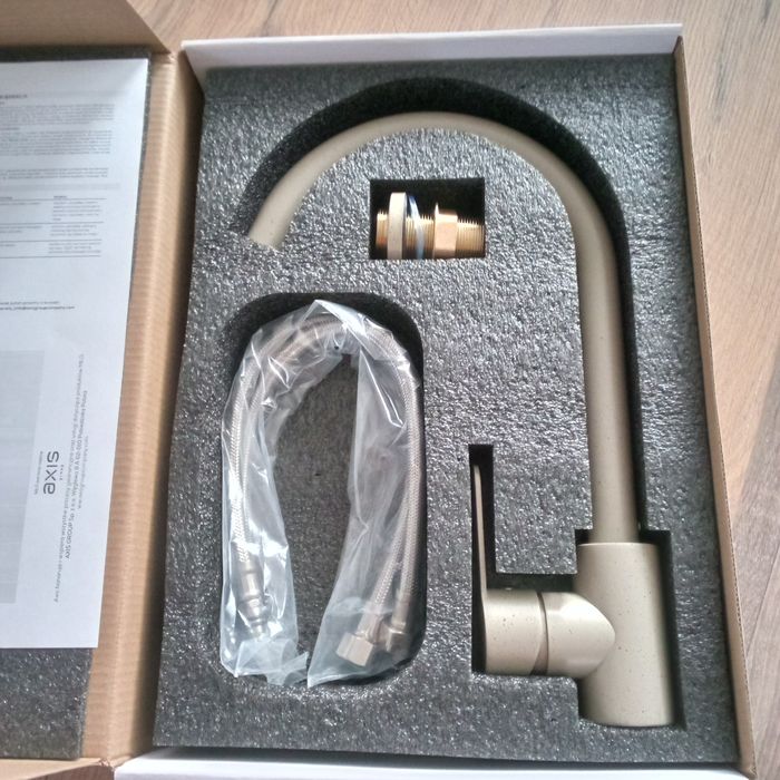 Nowa metalowa bateria stojąca kuchenna