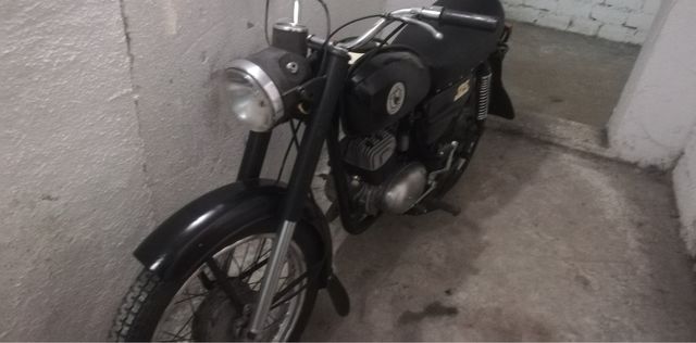 Motocykl WSK 125 zabytek