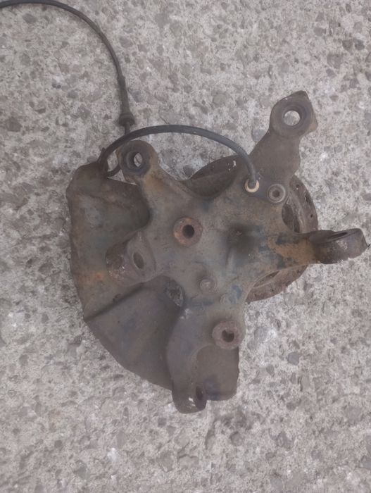 BMW E46 2.0 zwrotnica prawa prawy przód