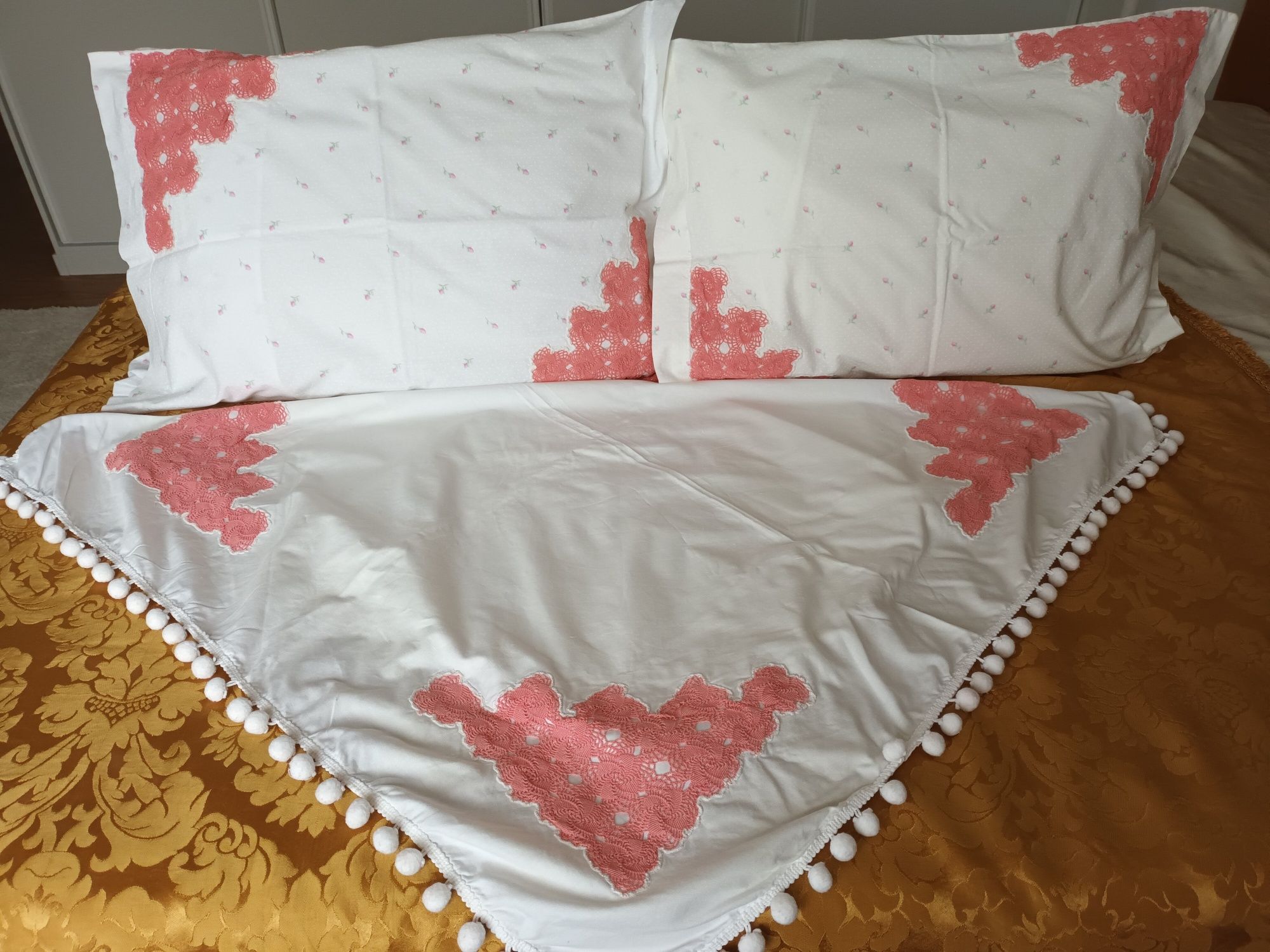 Toalha de Camilha + 2 Almofadas com Renda fina