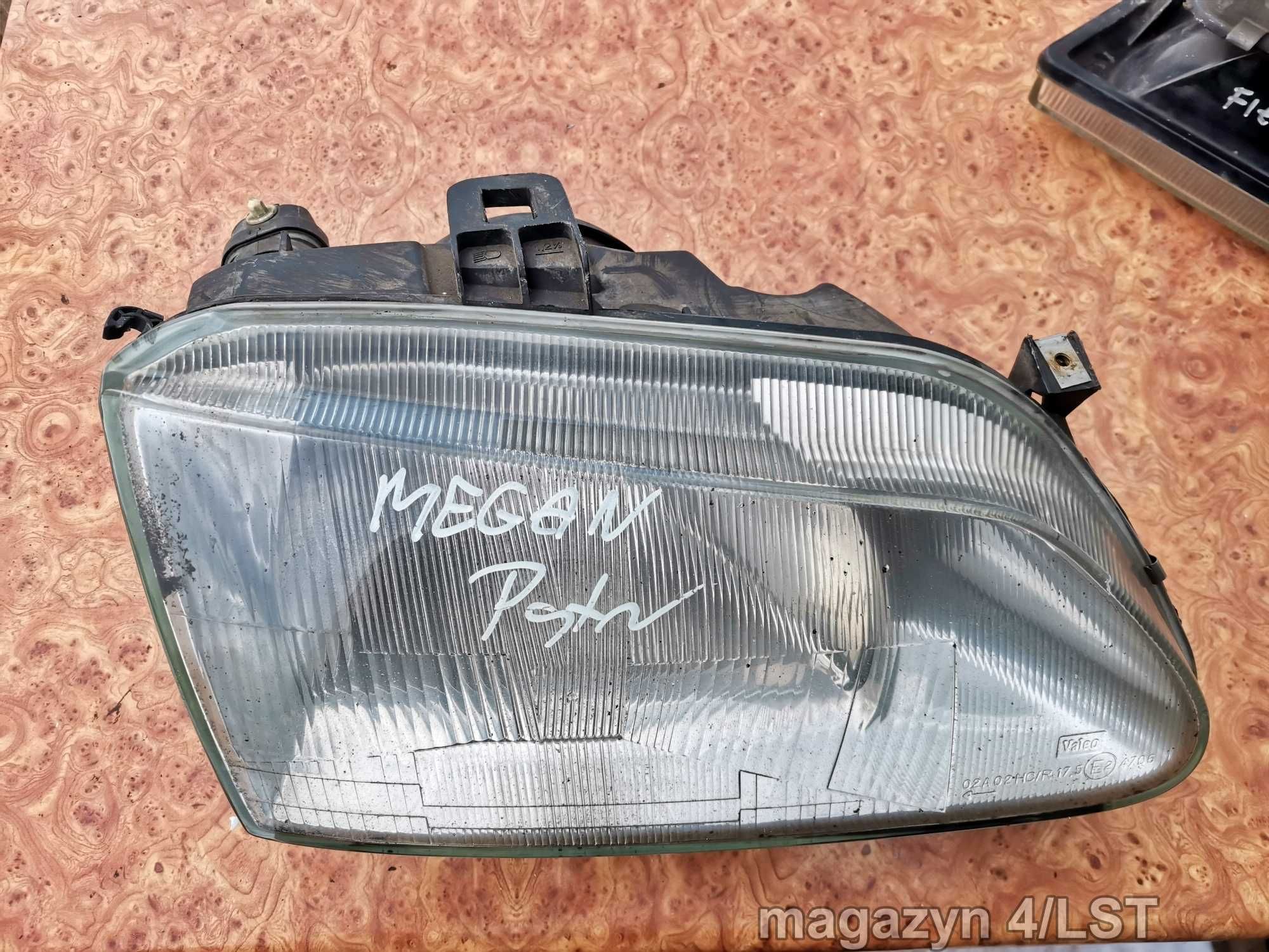 Renault Megane I lampa prawy przód