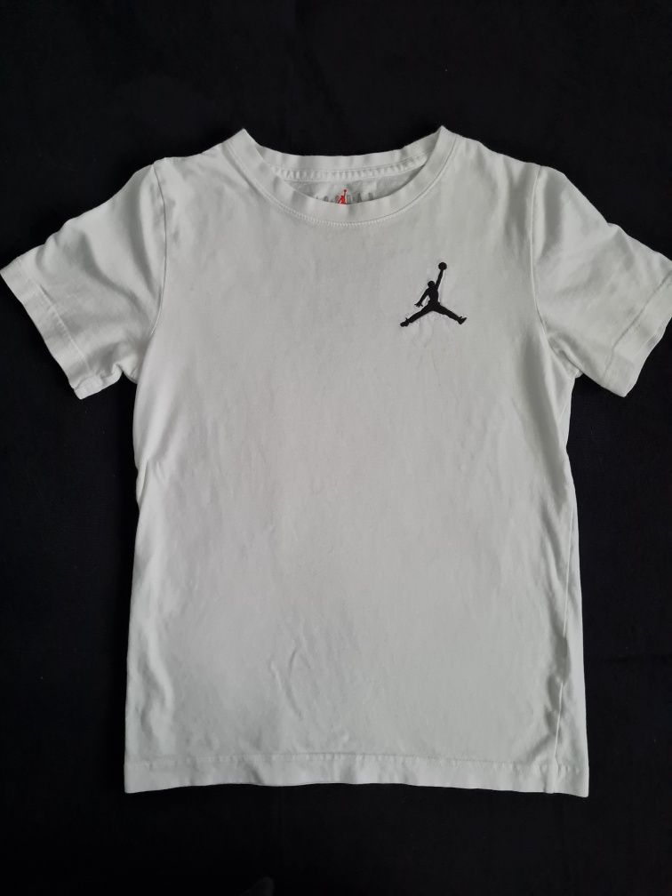 T-shirt Jordan r.128-132 biały