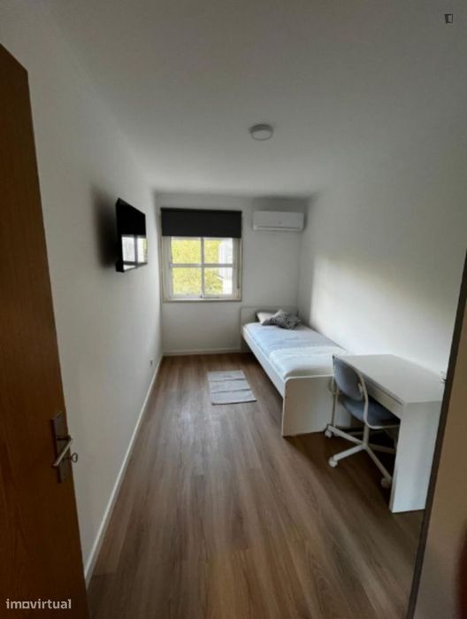 Quarto - localizado em Lumiar Lisbon