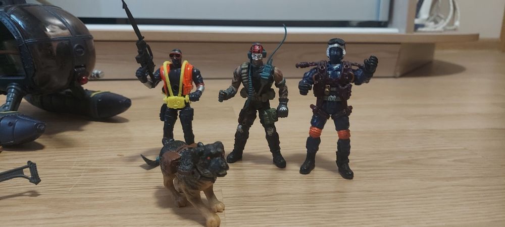 Ігровий набір фігурок та трансп-них засобів на тему поліції та спецназ