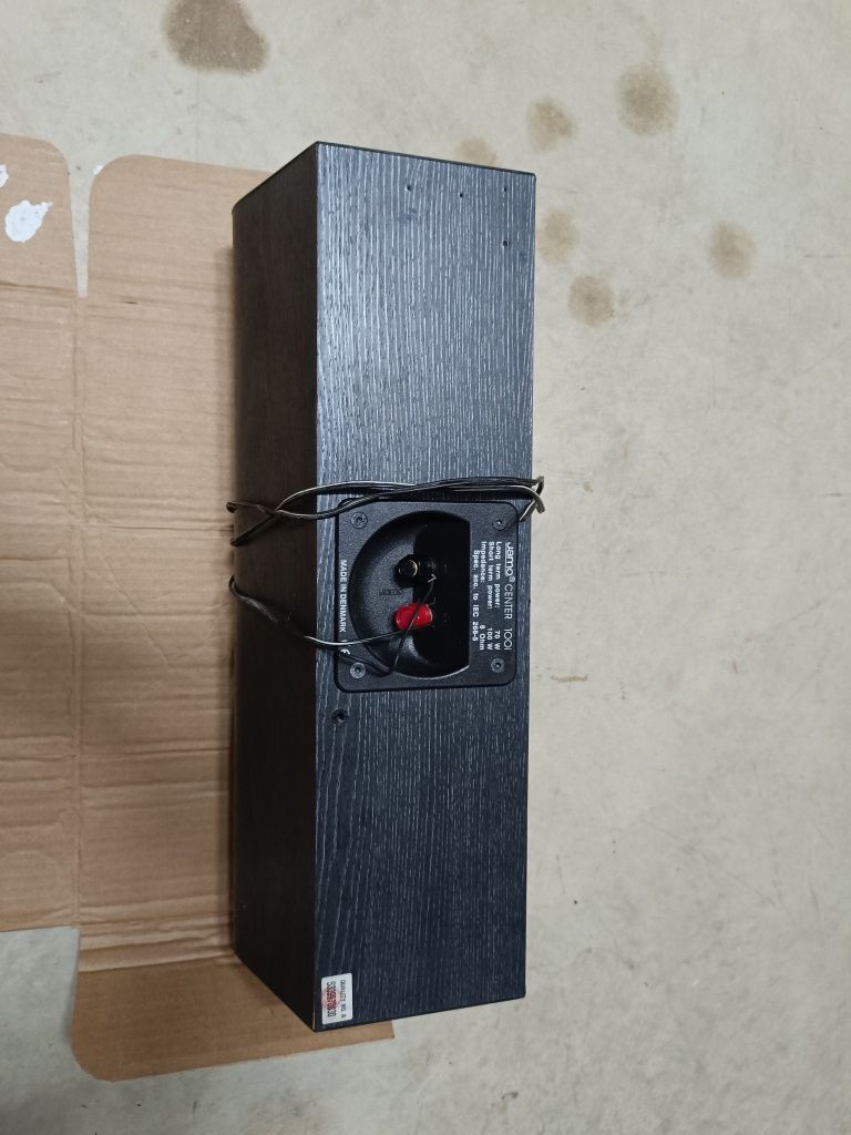 Coluna interior JAMO 100i