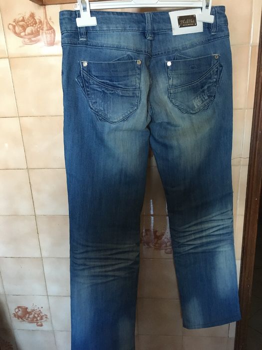 Calcas de ganga usadas em muito bom estado ,para desocupar ,deixaram d