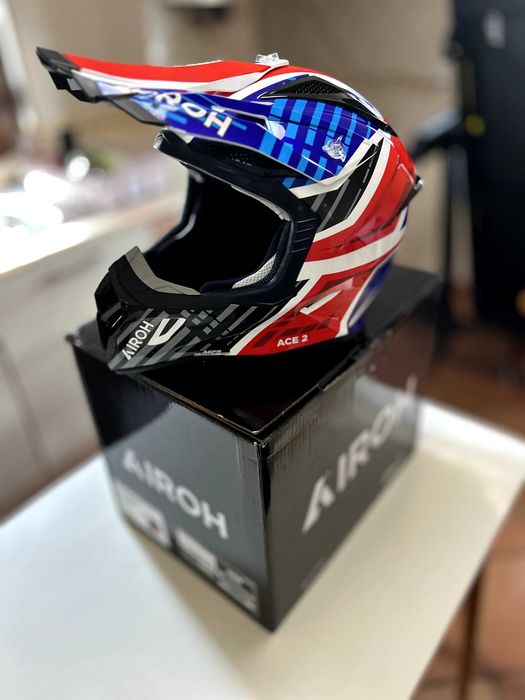 Airoh Aviator Ace 2 • Proud Blue/Red • TAM M • NOVO• Oportunidade