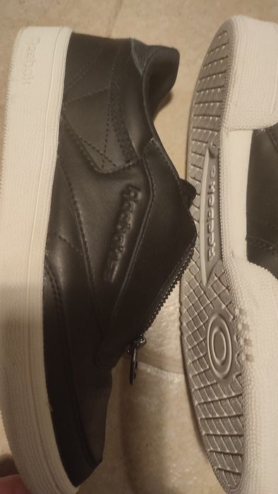 Buty damskie skórzane, czarne z białą podeszwą