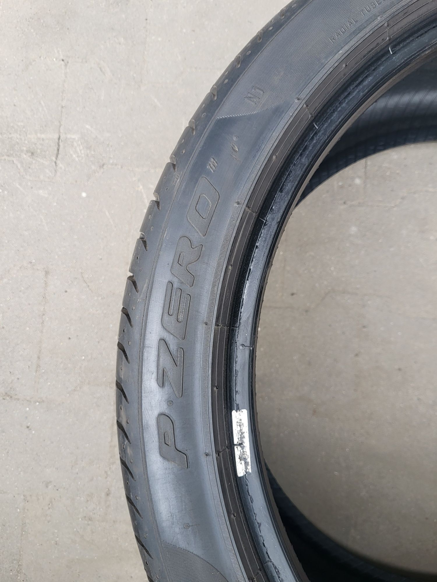 Pirelli 295/35R21