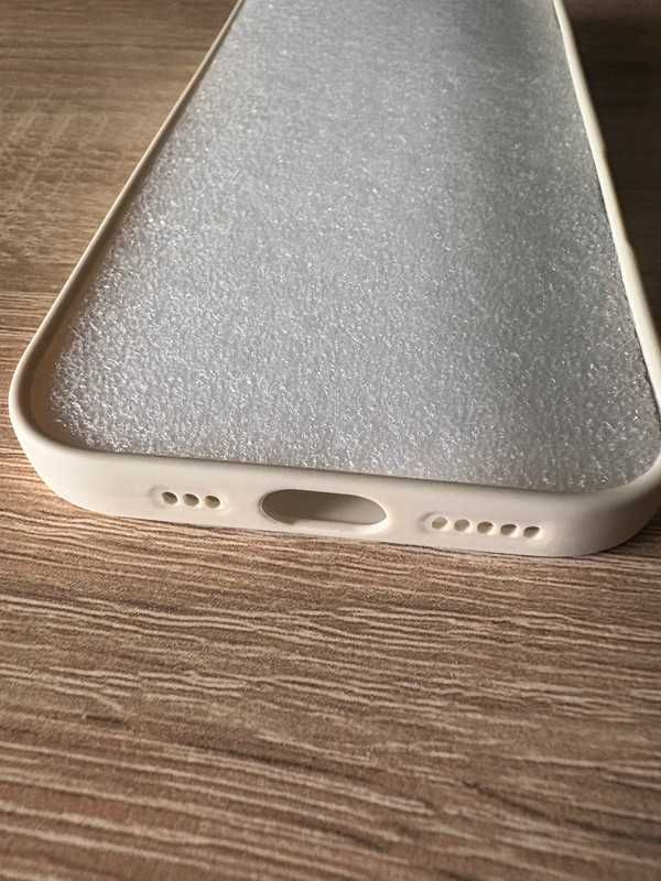 Nowe etui na iPhone 16 z motywem Stitcha beżowe