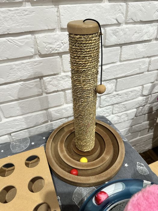 Zestaw zabawek legowisko oraz mata wechowa dla kociaka kota