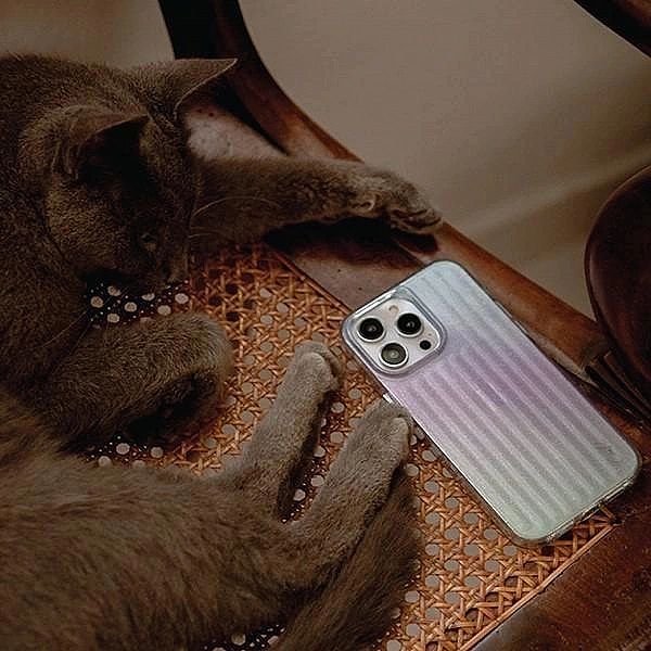 Etui UNIQ Coehl Linear na iPhone 14 Pro - opalizujące