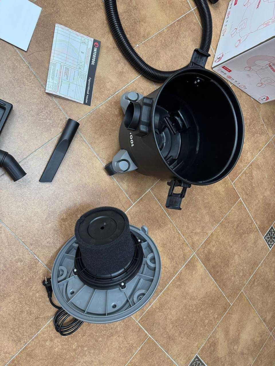 Будівельний Пилосос INTERTOOL  1.0 кВт, бак 15 л. Довгий шнур та шланг