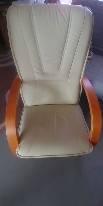 Fotel skóra w kolorze kremowym