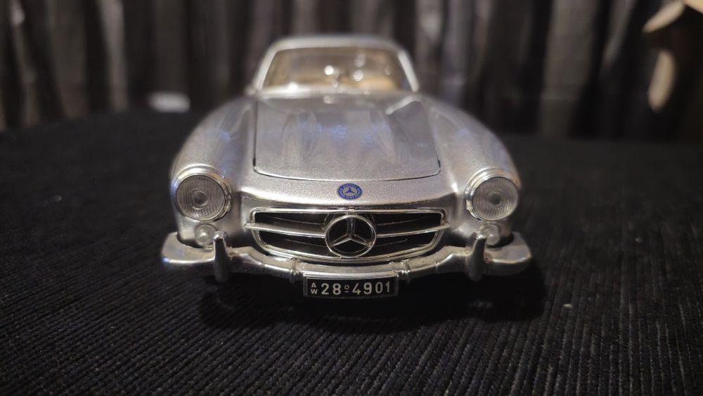 Miniatura Mercedes 300 SL  1/18