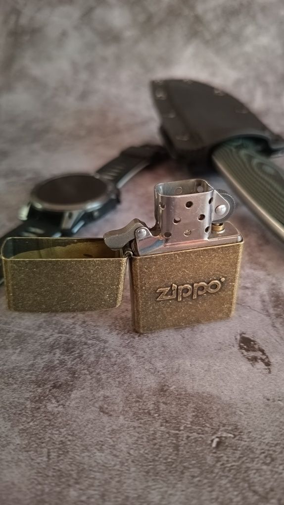 Продам запальничку Zippo