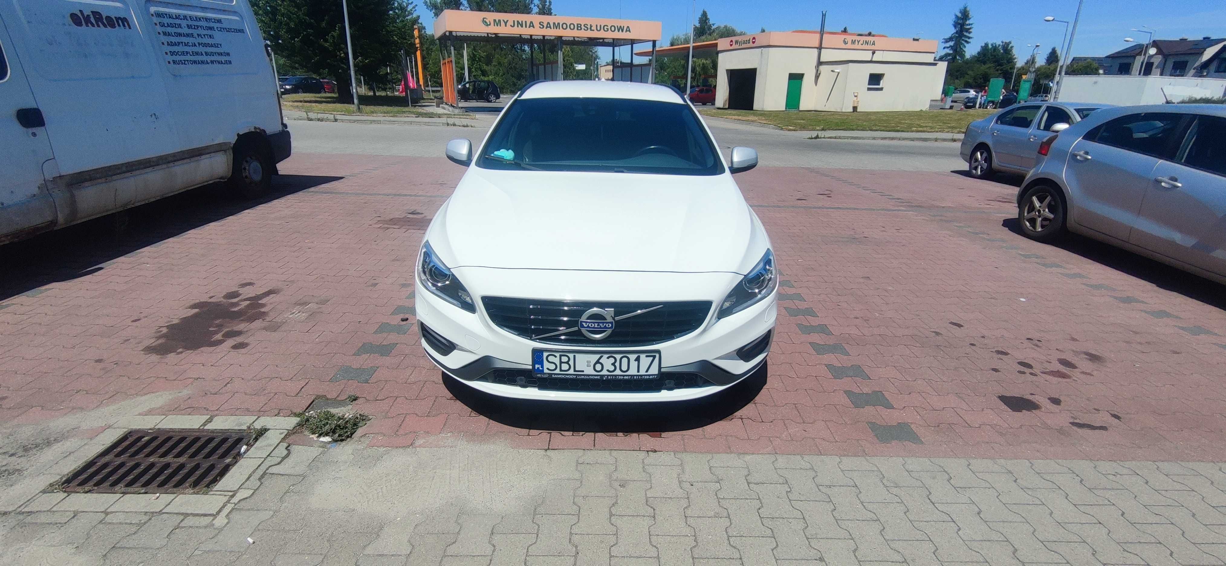 VOLVO v60 D4 R-design