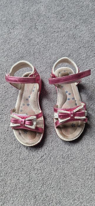Sandałki dla dziewczynki