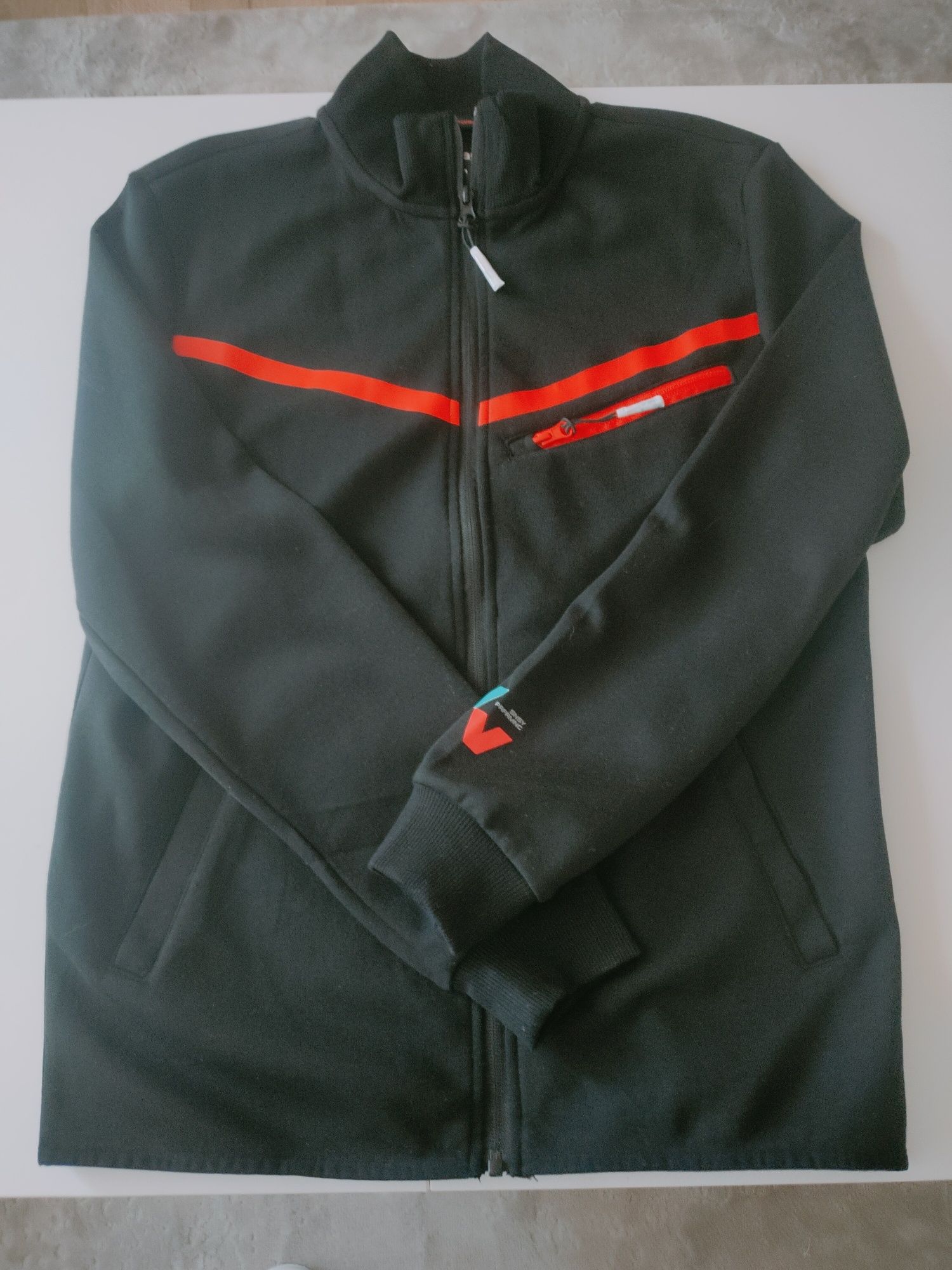 Nowa bluza zasuwana