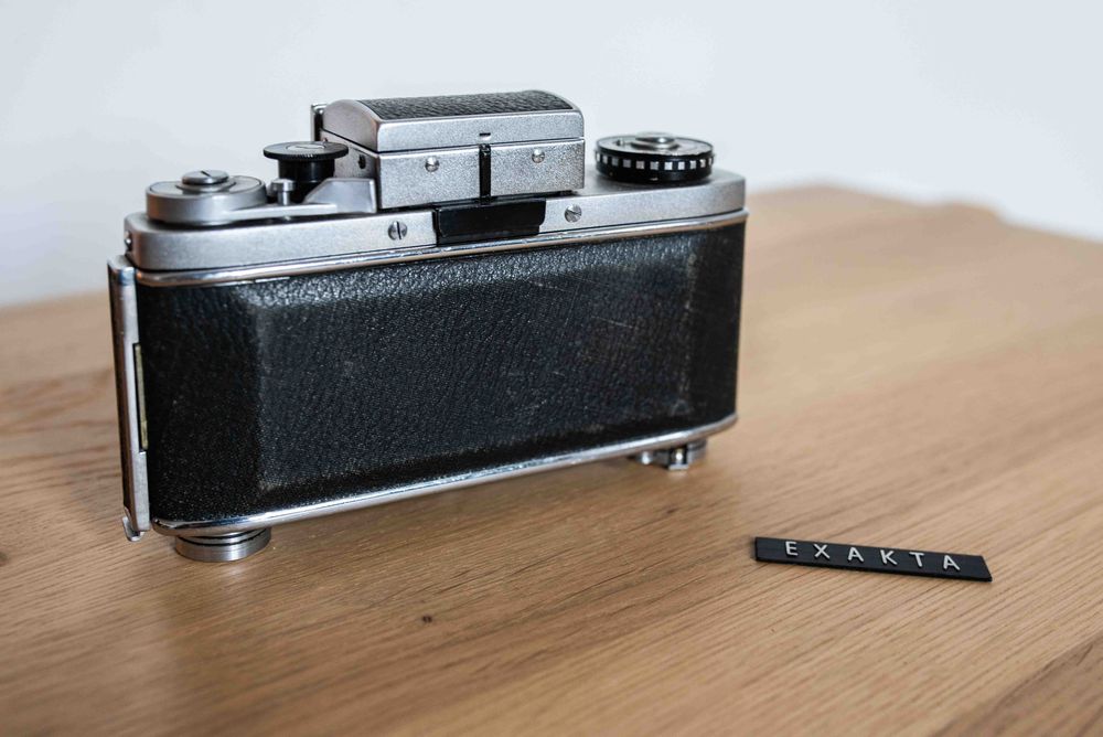 Aparat Exakta vx 1000 + obiektyw Jena T 1:2,8 f=50 mm