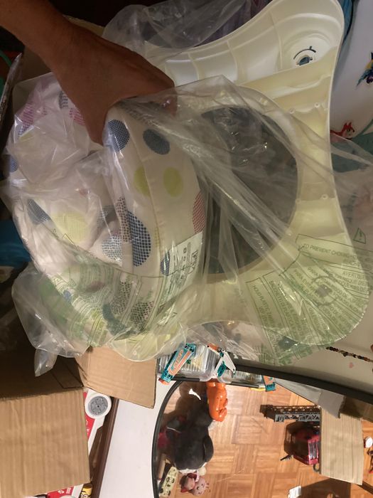 Saltitão para bebé - com mesa de atividades e assento que roda