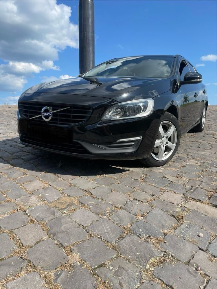 Продаю авто Volvo v 60 d 2 дизель 2015 рік