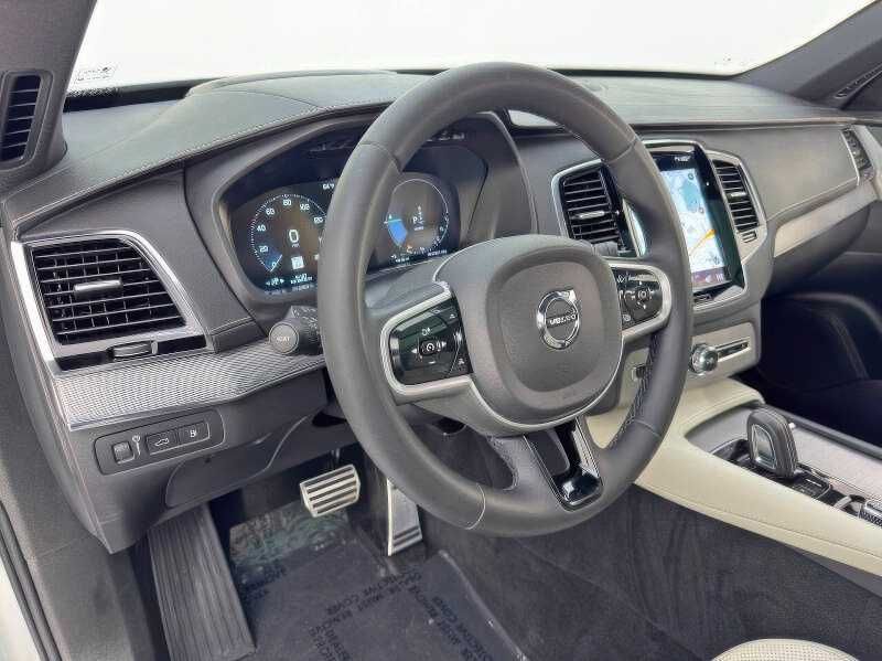 2022 Volvo XC90 Recharge T8 R-Design